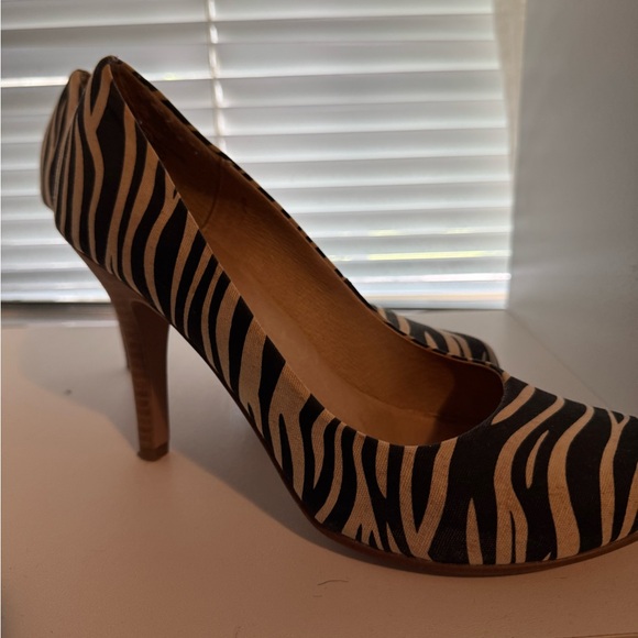 Zebra Print Women's Shoes - Picture 2 of 4